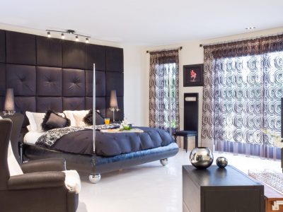 Black and white bedroom - Copy