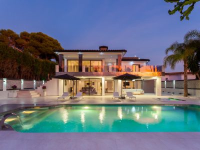 Compleet gerenoveerde, exclusieve strand villa, Los Monteros, Marbella