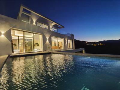 Exclusieve villa in moderne stijl in het oosten van Marbella