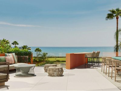 Duplex-Penthouse in erster Strandlinie zum Verkauf in Marbella Ost