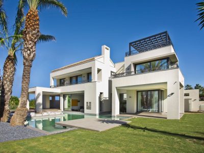 Elegante villa op loopafstand van het strand, Guadalmina Baja, Marbella