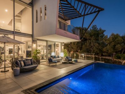 Luxury Semi-Detached Villa in Marbella Golden Mile, Marbella