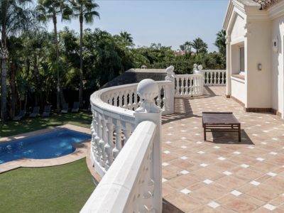 Fantastische villa op het zuiden te koop in Sierra Blanca, Marbella