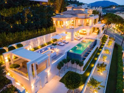Gloednieuwe moderne villa te koop in La Quinta, Benahavis, Marbella