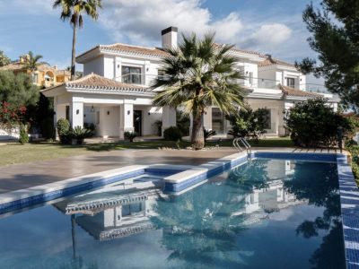 Prachtige villa in de prestigieuze gated community met uitzicht op zee, Sierra Blanca, Marbella