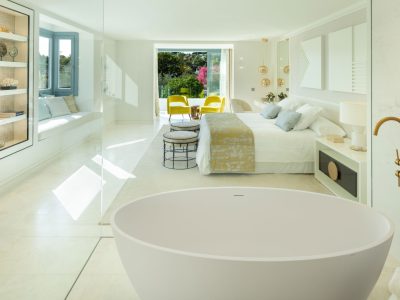 villa-paris-bedroom 3 bathtub