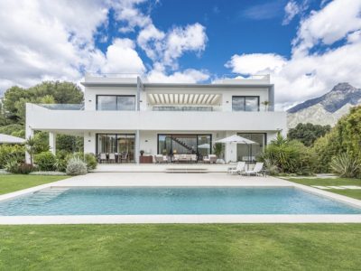 Modern Villa for Sale in the Prestigious area of the Golden Mile of Marbella