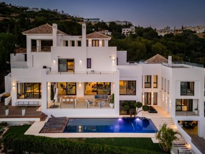 Beautiful Villa with Sea Views for Sale in Los Altos de Los Monteros, Marbella East