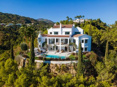 Elegantes andalusisches Herrenhaus zum Verkauf in El Madroñal, Benahavis, Marbella