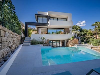 Villa im modernen Stil zum Verkauf in El Paraiso, Estepona, New Golden Mile, Marbella