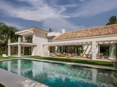 Moderne en indrukwekkende villa te koop in El Paraiso, Estepona, Marbella