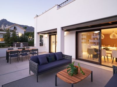 Modern duplex penthouse te koop in Golden Mile, Marbella