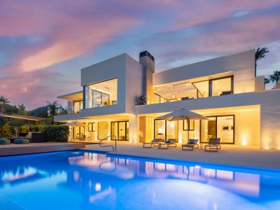 Villa in moderne stijl te koop in Nueva Andalucia, Marbella