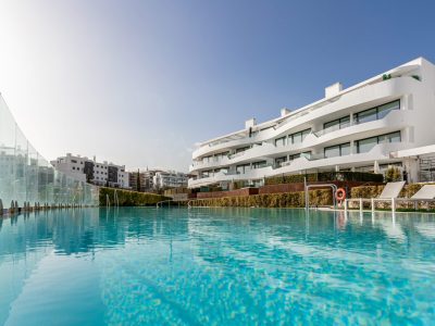 Luxe 4 Slaapkamer begane grond appartement te koop, Marbella East