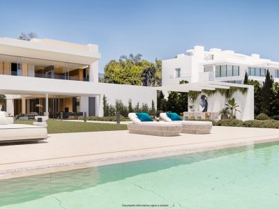 Villa sur plan en première ligne de plage à New Golden Mile, Marbella