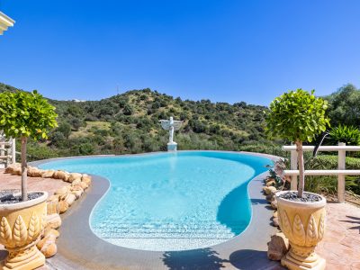 Villa rénovée près du golf à vendre à l'est de Marbella