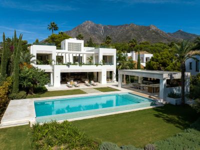 Modern Elegant Villa for Sale in Marbella Golden Mile, Marbella