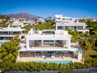 Lujoso 5 Villa de un dormitorio en venta en Nueva Andalucía, Marbella