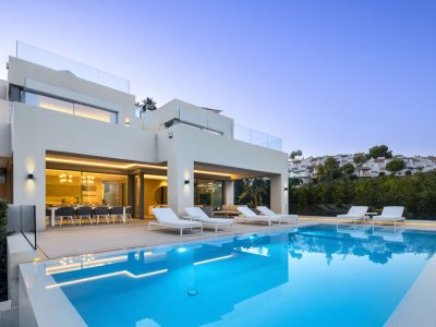 Moderna villa de lujo en venta en Nueva Andalucía, Marbella