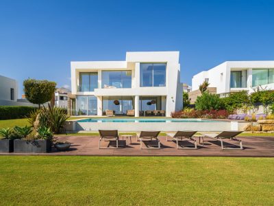 Modern Villa for Sale in Los Monteros Santa Clara Golf, 马贝拉东