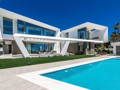 Beachfront Villa for Sale in Los Monteros, Marbella East