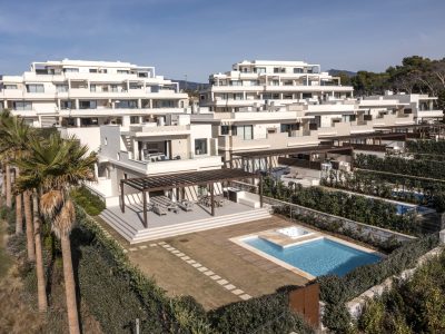 Nieuwe villa's aan het strand te koop in New Golden Mile, Marbella
