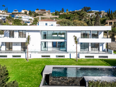 Villa clé moderne prête à vendre à Benahavis, Marbella